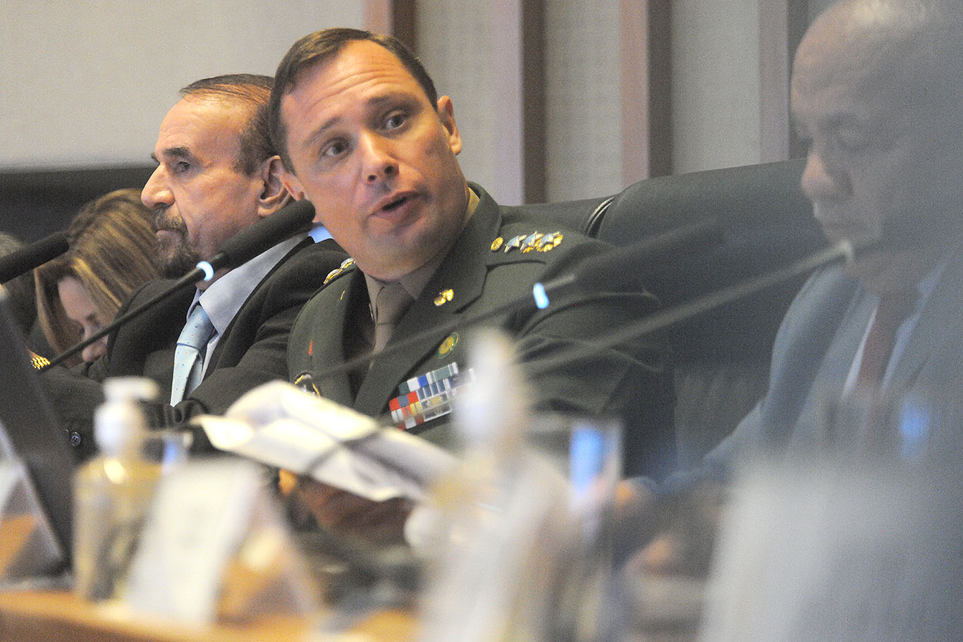 Cid não volta ao Exército e continua com tornozeleira, decide Moraes