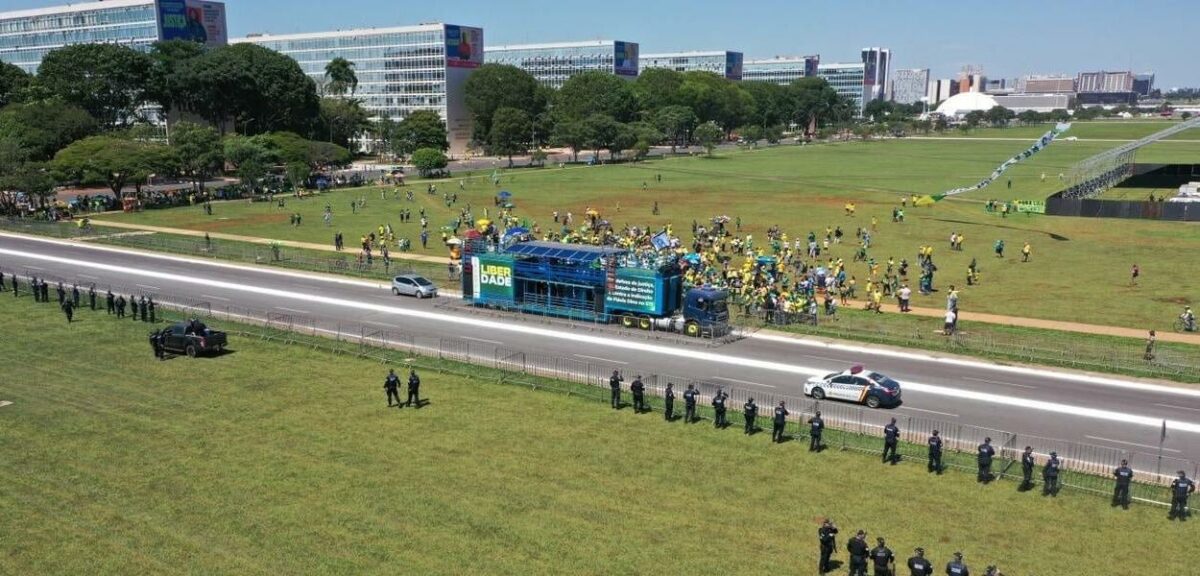 Bolsonaristas voltam a Brasília, dessa vez contra Dino