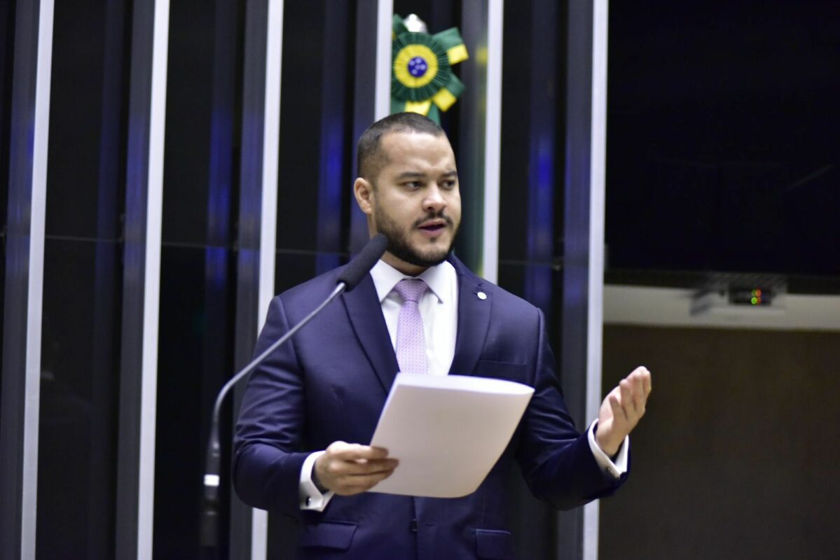 Adail Filho pede solução aos apagões da Amazonas Energia em Coari
