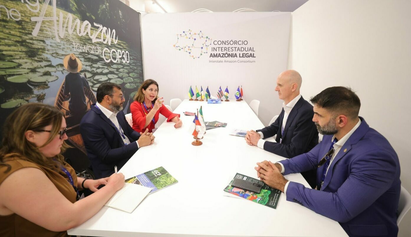 O governador do Amazonas, Wilson Lima, reuniu-se com representantes da Amazon, Jeff Bezos, durante a COP-28 em Dubai.