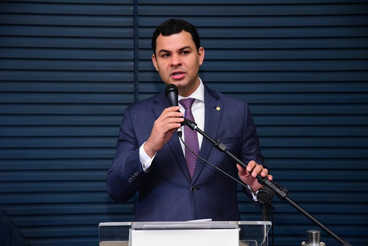 Vianna debate navegação em ano de seca recorde dos rios da Amazônia
