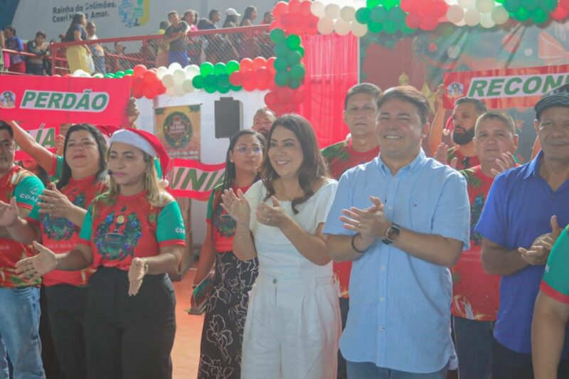Prefeito entrega cestas básicas em ação solidária do Natal em Coari