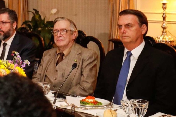 Candidatos a prefeito de Bolsonaro vão ter de rezar na cartilha da família