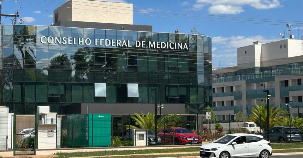 Conselho de médicos é investigado por pregar contra vacina da covid