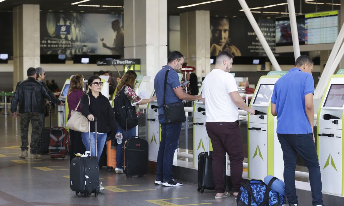 Passagem aérea a R$ 200 começa em fevereiro, diz ministro