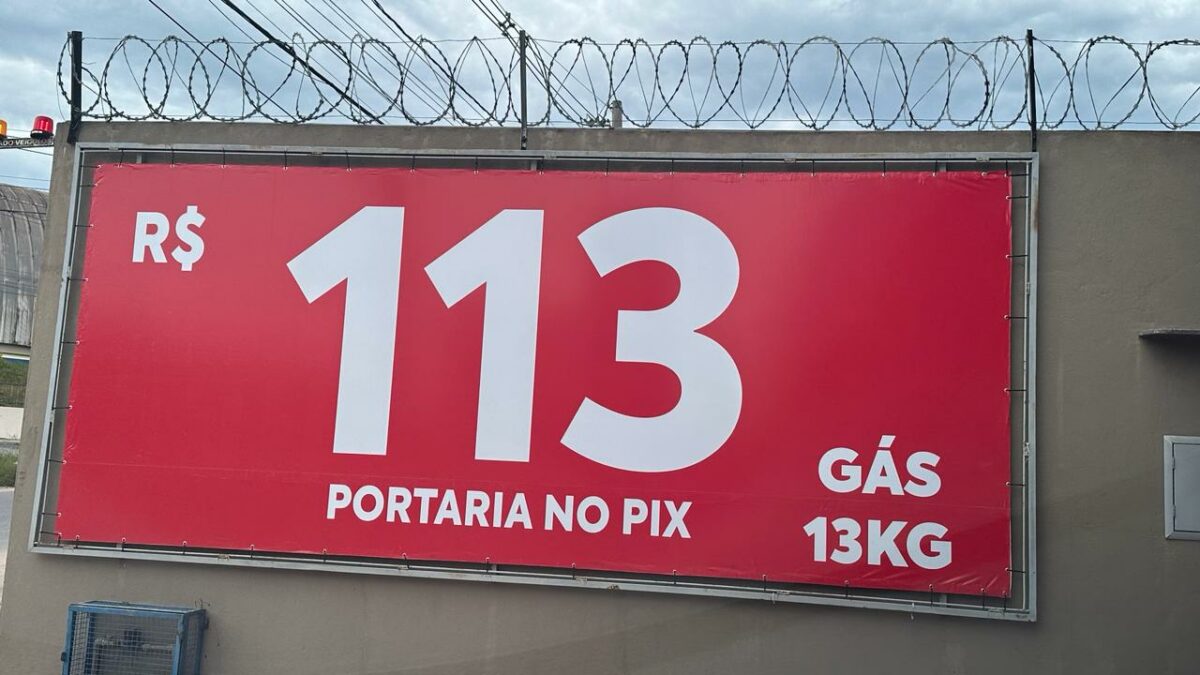 Vendedor de gás anuncia preço da botija em Manaus