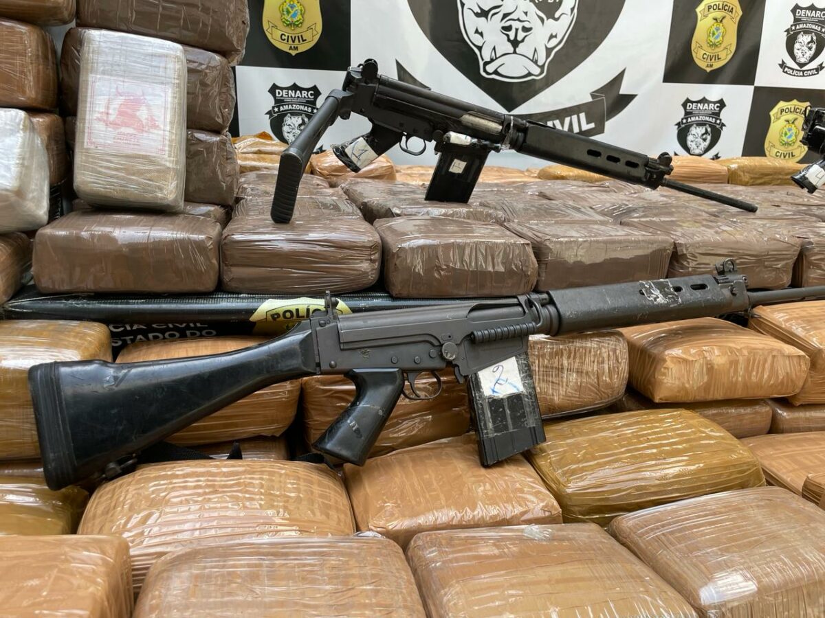 Narcóticos apreende armas de guerra e 1,5 t de drogas em Manaus