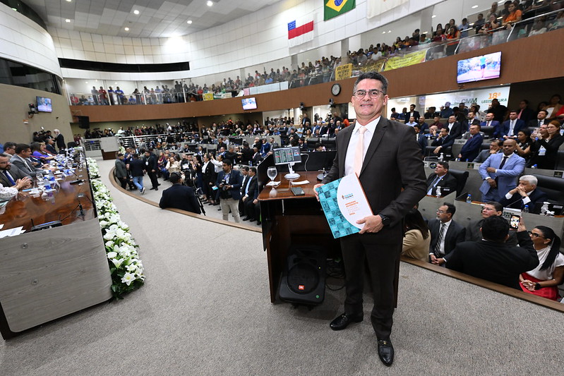 Almeida diz a vereadores que ano será acelerado na entrega de obras