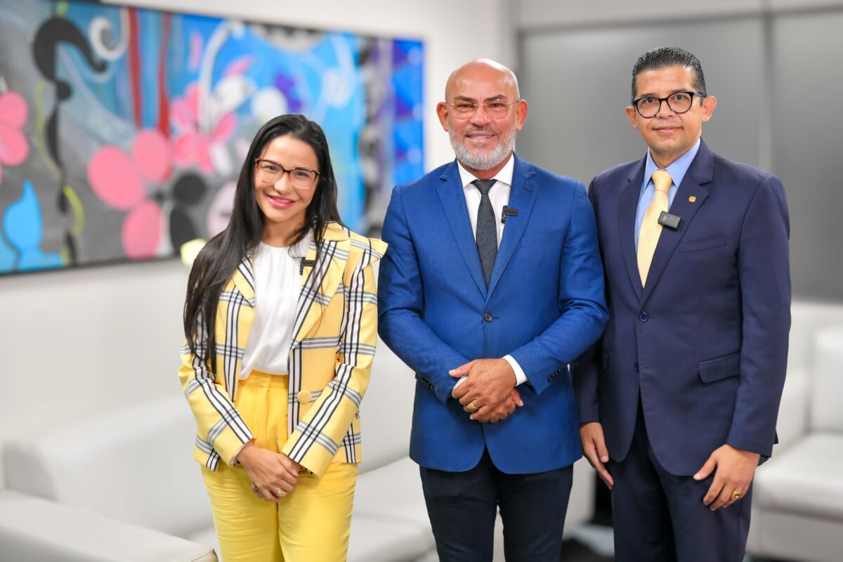 Mayara e colegas deputados fazem conscientização do autismo