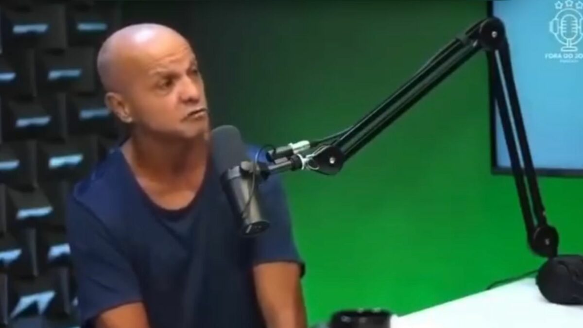 Ex-jogador vai às lágrimas e emociona com episódio vivido em Manaus