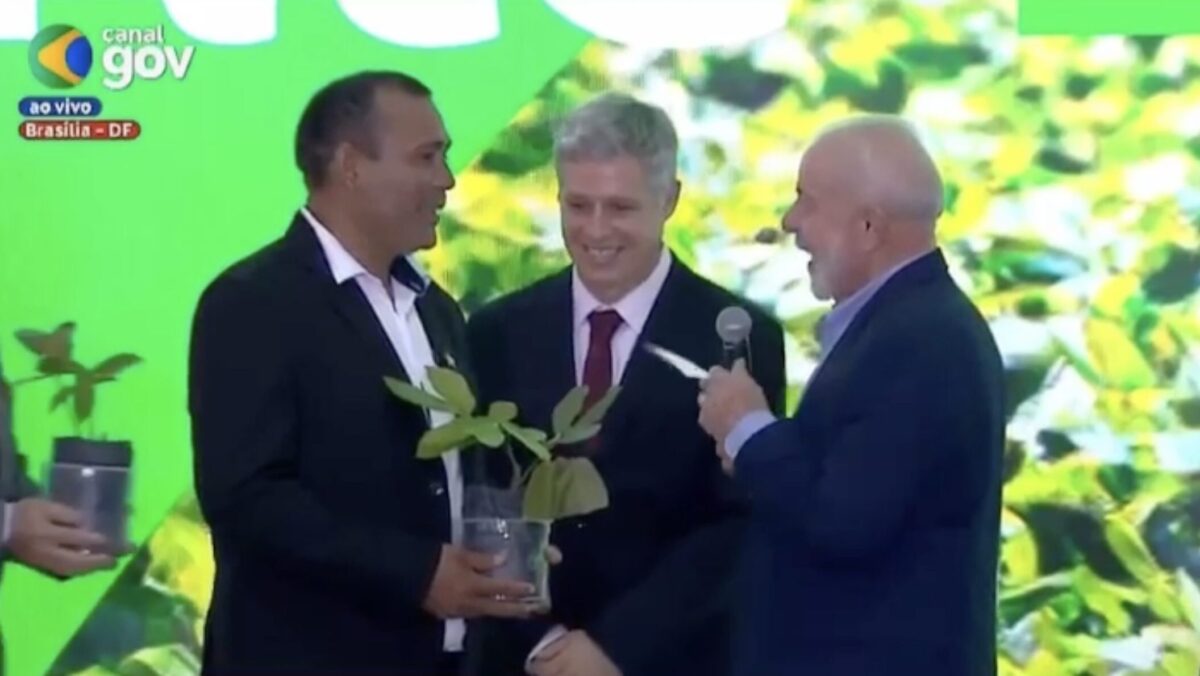 Lula pediu e já recebeu mudas do guaraná de Maués