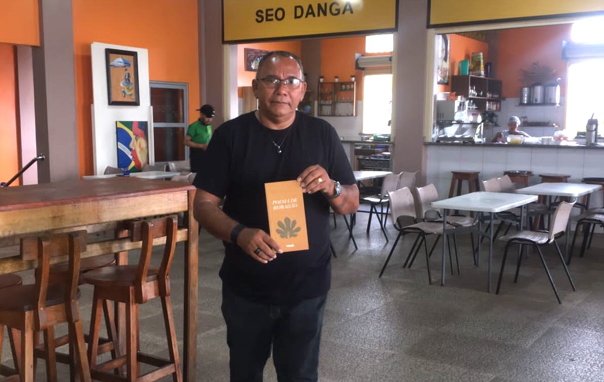 Venício livro Poesia de beiradão (Valer).