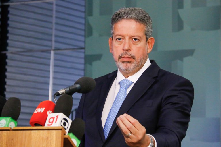 Lira defende proposta para limitar ações no STF