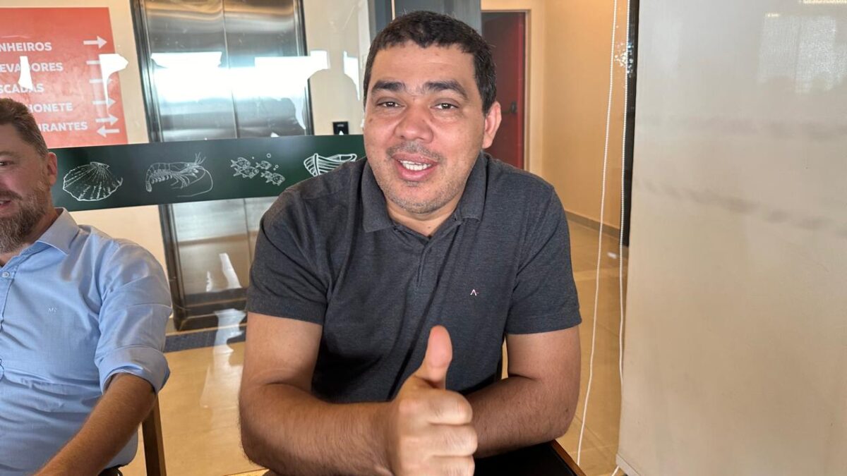 De olho na queda de Denarium, deputado de RR visita o AM