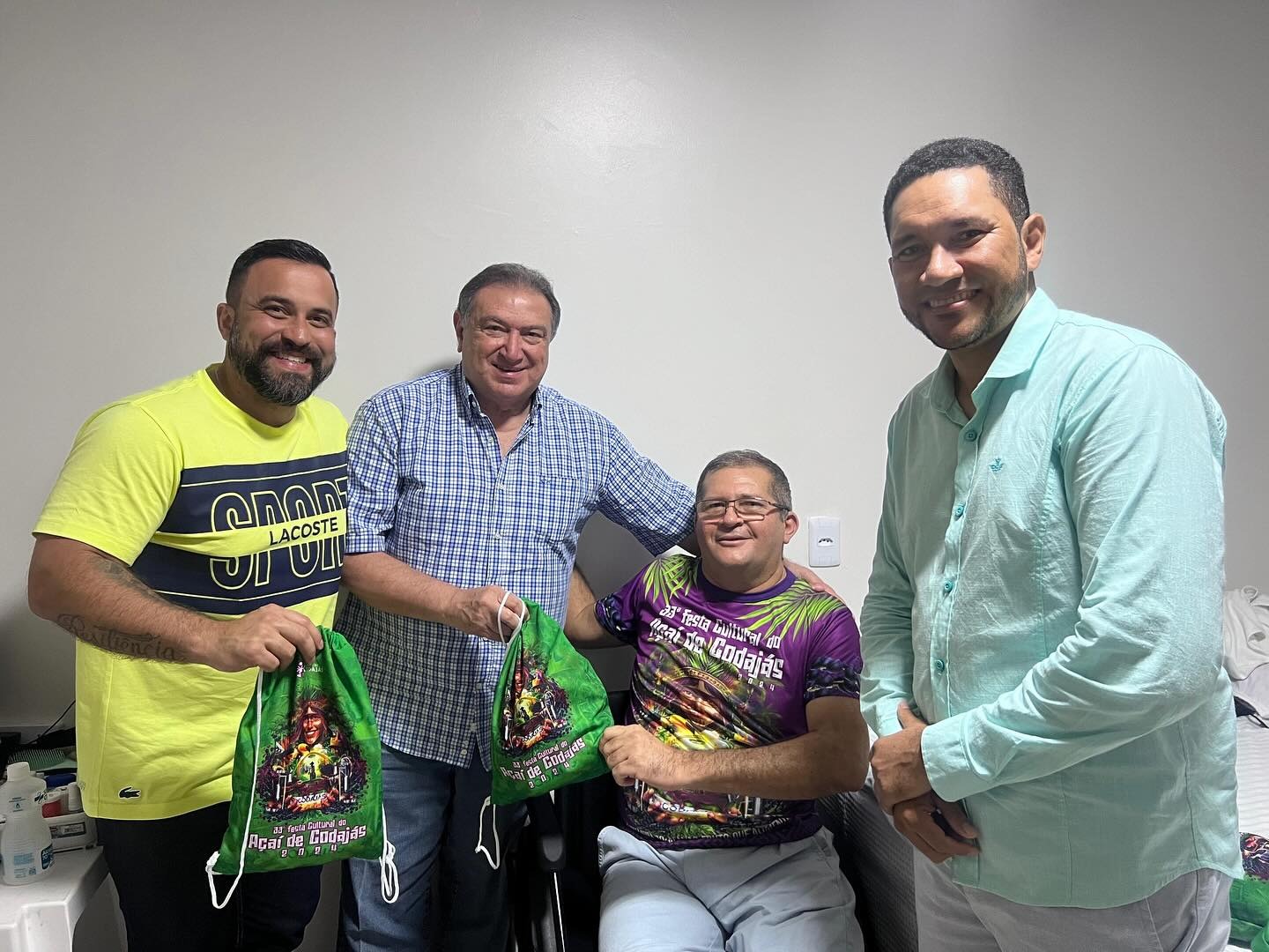 Átila Lins prestigia a 33ª Festa do Açaí em Codajás