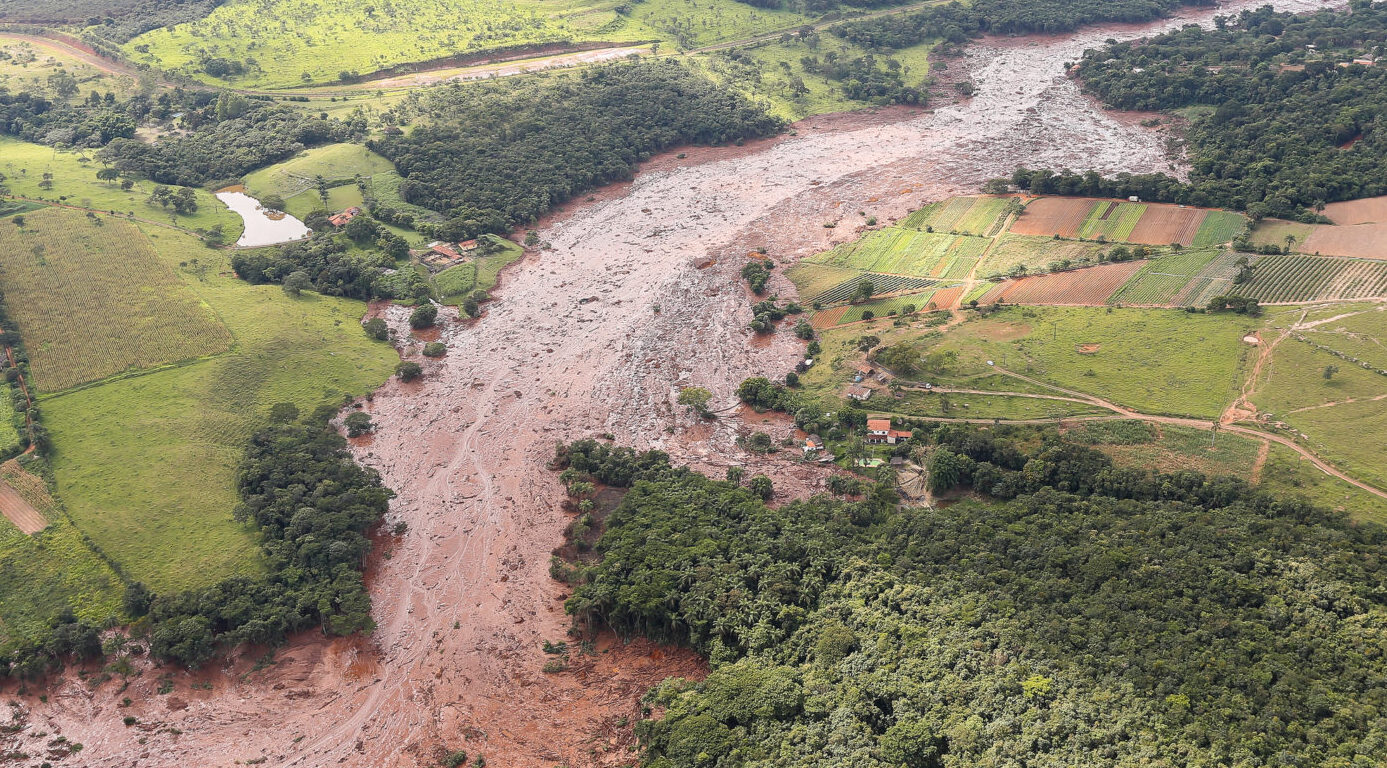 Amazônia: barragem de mineradora no meio da floresta a um passo da tragédia