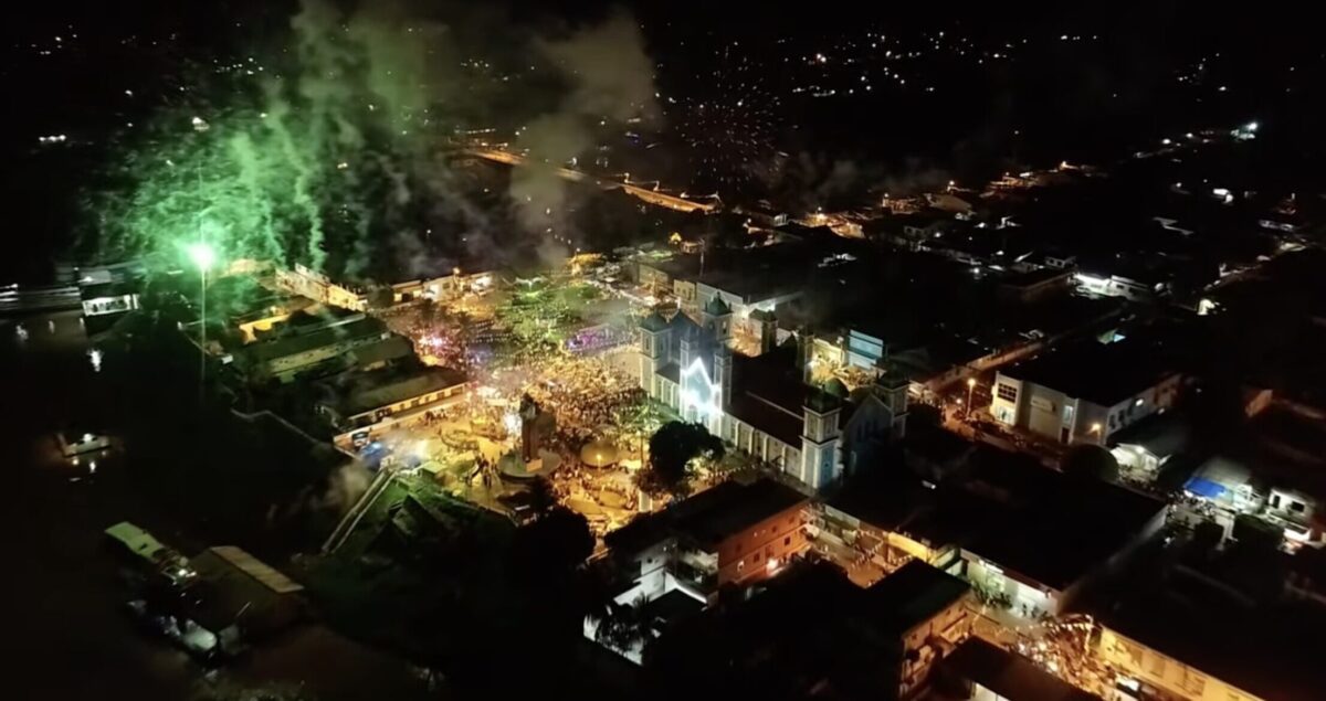 Borba ilumina rio Madeira para festa de Santo Antônio