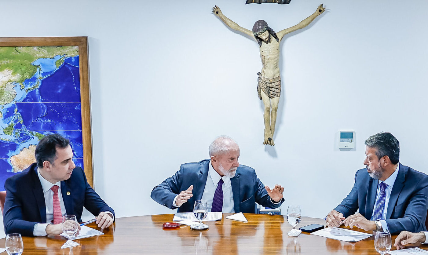 Pesquisa mostra como 35% dos deputados avaliam Lula e seu governo