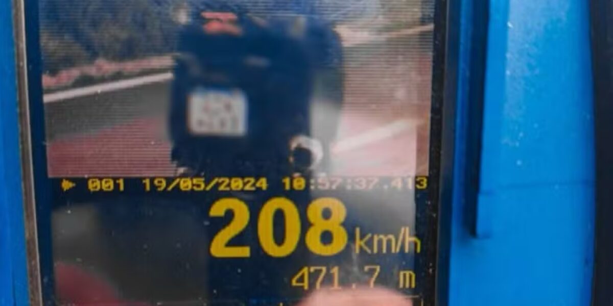 Moto flagrada a 208 kmh na BR-174 Foto DivulgaçãoPRF
