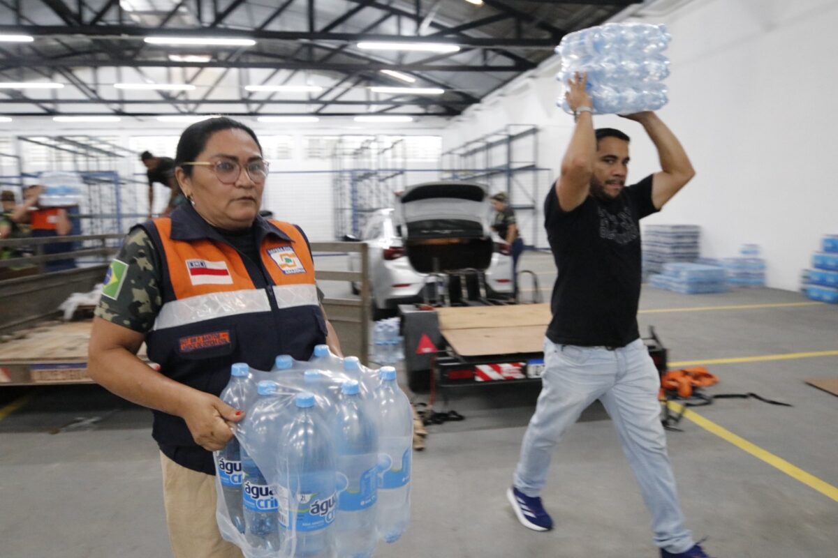 Amazonas tem 18 toneladas de água e alimento para Rio Grande do Sul