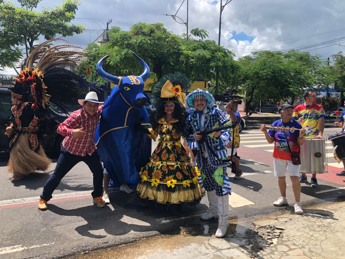 'Boilevard aonde o povo está' ensaia na balsa amarela da Manaus Moderna