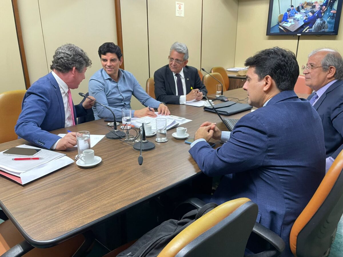 Emenda da ZFM à Reforma Tributária é entregue por técnicos da Bancada Federal