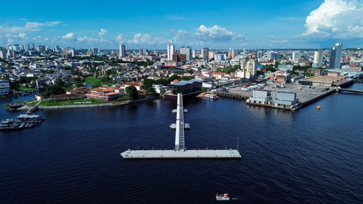 Píer do mirante põe turista em Manaus de cara para rio Negro