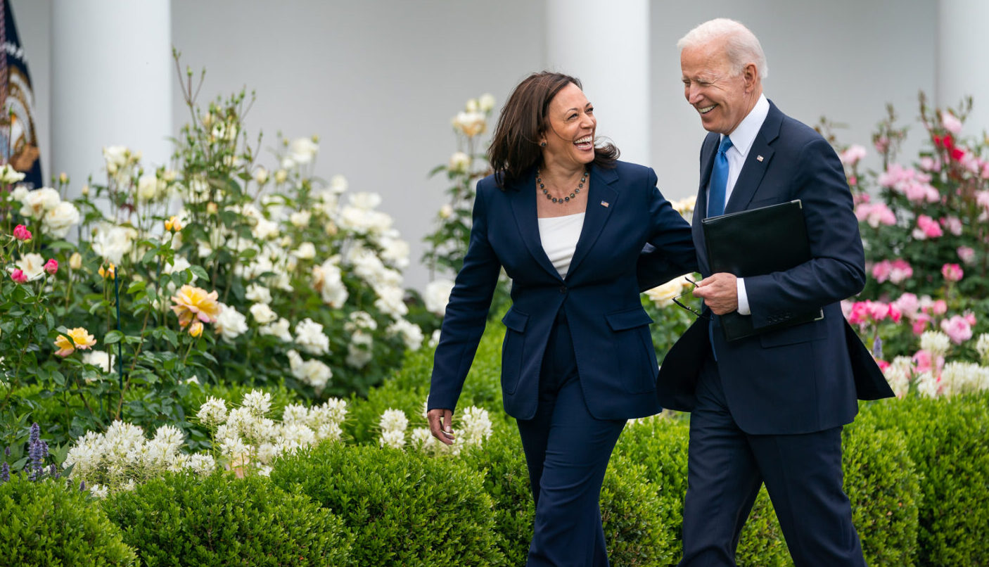Biden declara apoio a Kamala Harris na disputa contra Trump