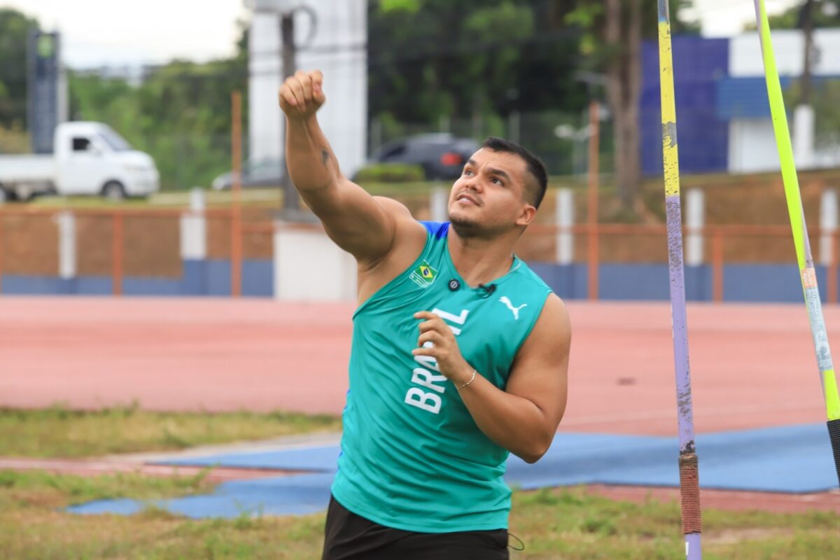 Pedro Nunes se prepara em Manaus para dardo na Olimpíada de Paris