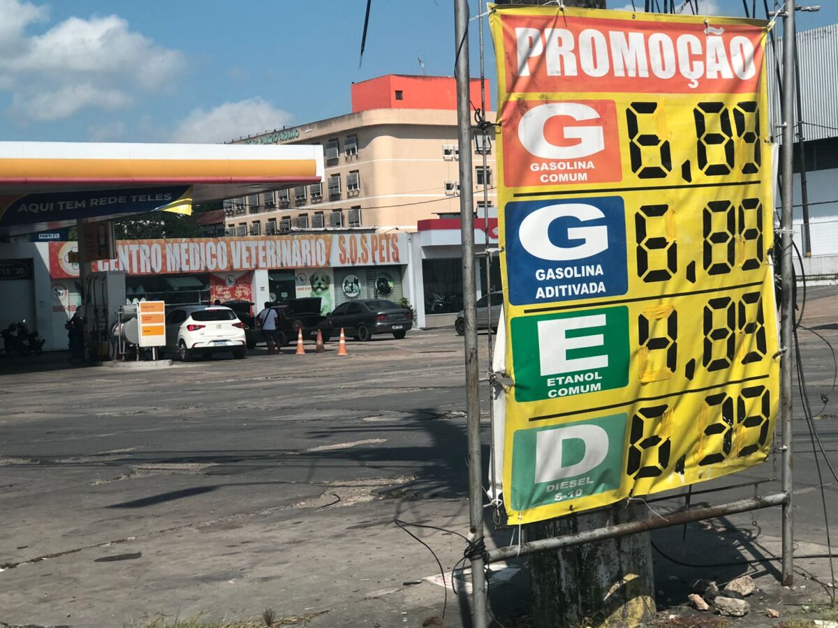 Postos de Manaus, alinhados, explodem preço e gasolina beira R$ 7