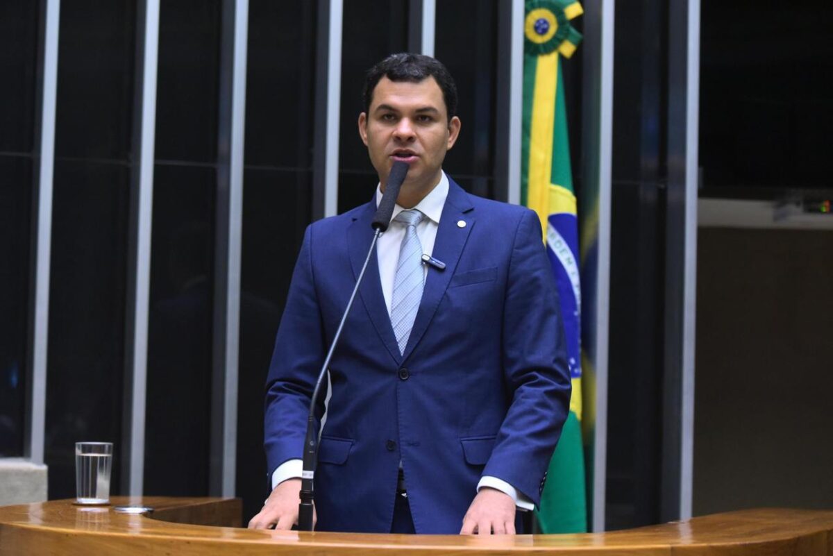 Vianna propõe festa da padroeira de Parintins para patrimônio cultural imaterial