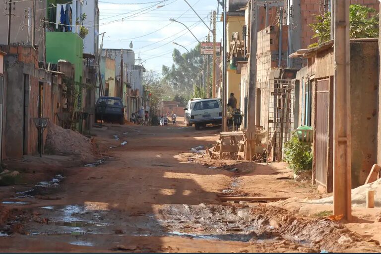 FGV diz que 9,6 milhões no Brasil saíram da condição de extrema pobreza em 2023