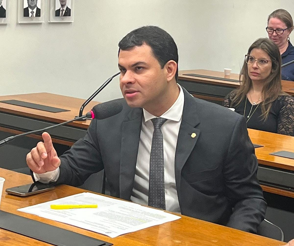 Vianna afirma ser segundo deputado que mais mandou recursos ao AM