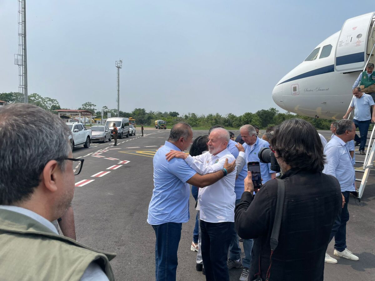 Um afago terno de Lula a um oficial da PM-AM