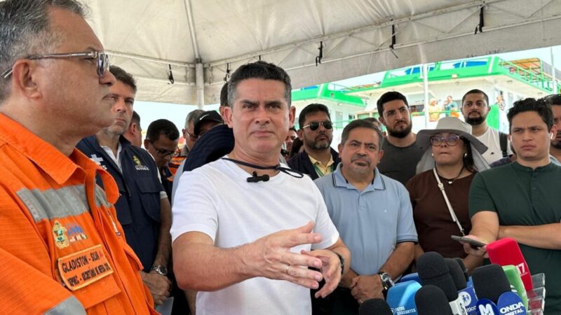 Praia da Ponta Negra é fechada para banhistas em Manaus