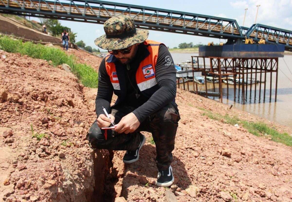Fissura no terreno aponta risco de desabamento do porto de Autazes