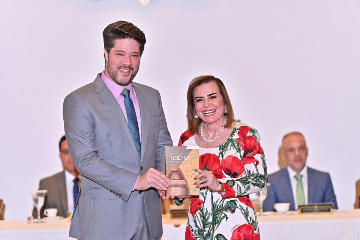 TCE-AM lança revista sobre fiscalização e controle externo