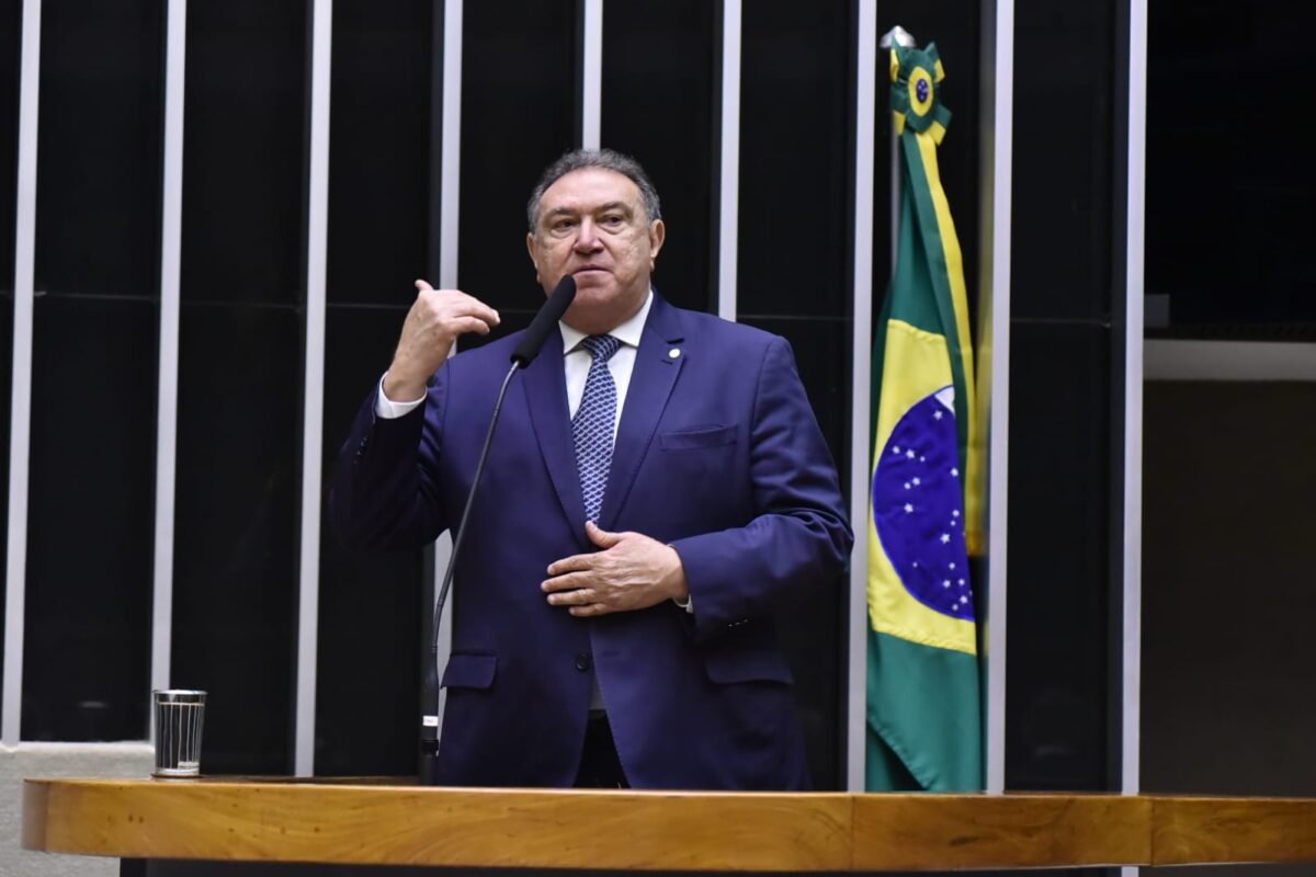Átila Lins trata na Câmara do pacote de gastos e reforma tributária