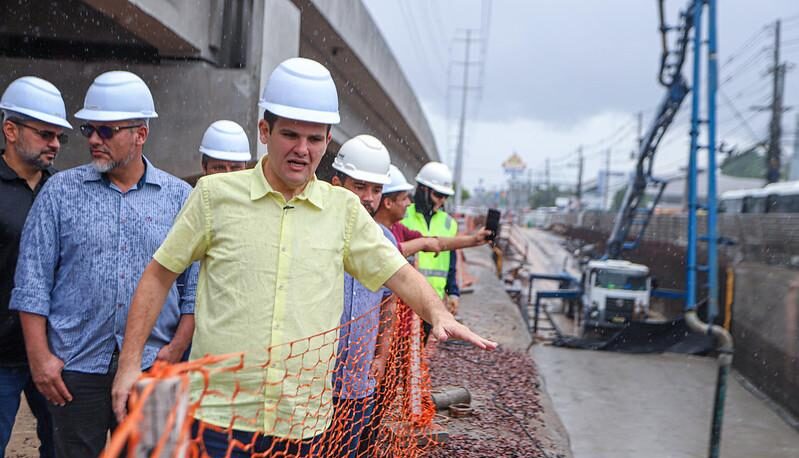 Viaduto da bola do Produtor fica pronto em maio, diz Renato Jr.
