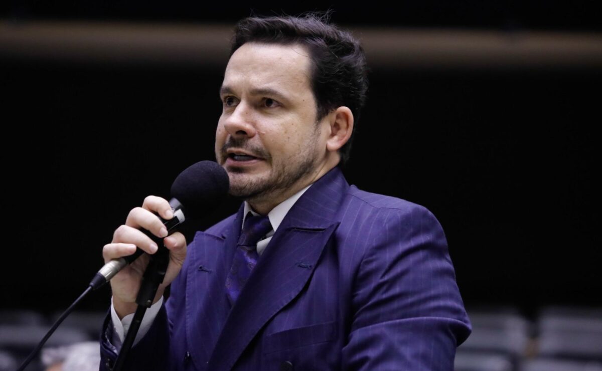 Deputado cobra Saúde sobre idade mínima para mamografia