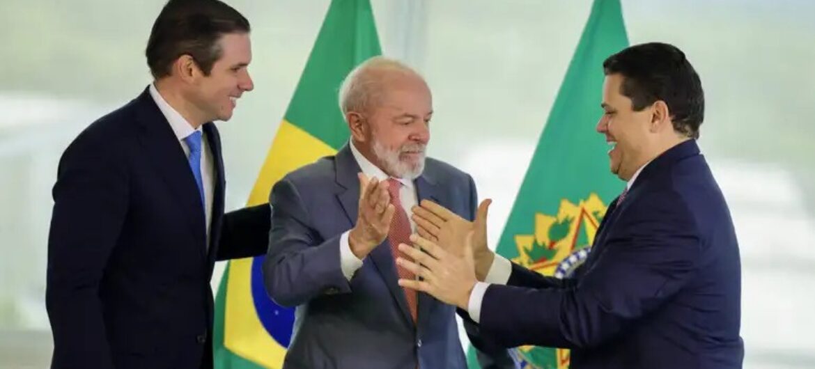 Em meio a discussões sobre reforma ministerial, Lula reúne com Alcolumbre e Motta