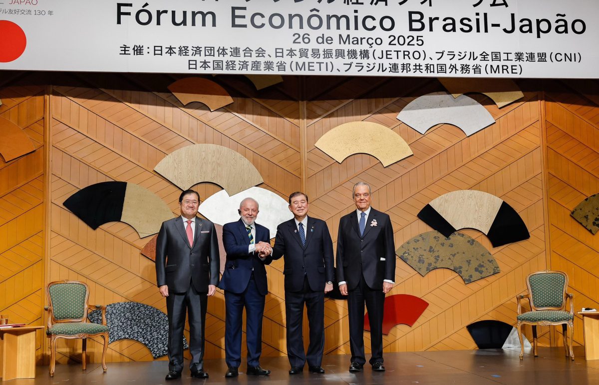 Lula fecha venda de R$ 10 bi em jatos da Embraer ao Japão