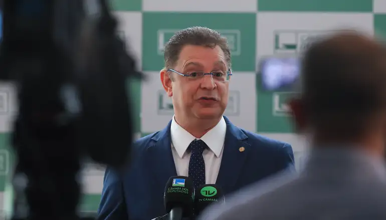 PL esconde lista de assinaturas do projeto da anistia