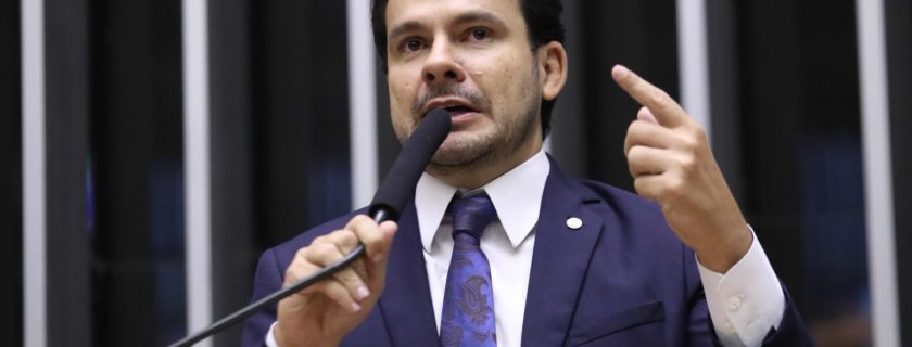 Alberto Neto cobra governo pelo aumento desproporcional de medicamentos