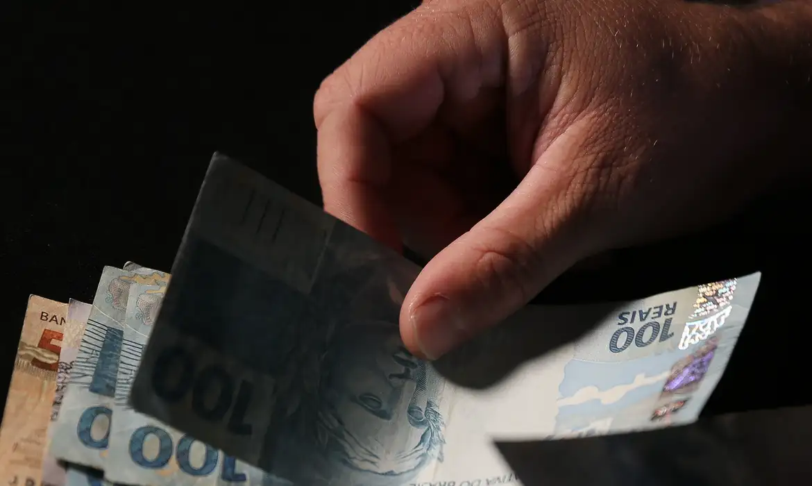 https://www.gov.br/planalto/pt-br/acompanhe-o-planalto/noticias/2025/04/presidente-sanciona-orcamento-de-2025-com-aumento-do-salario-minimo-para-r-1.518