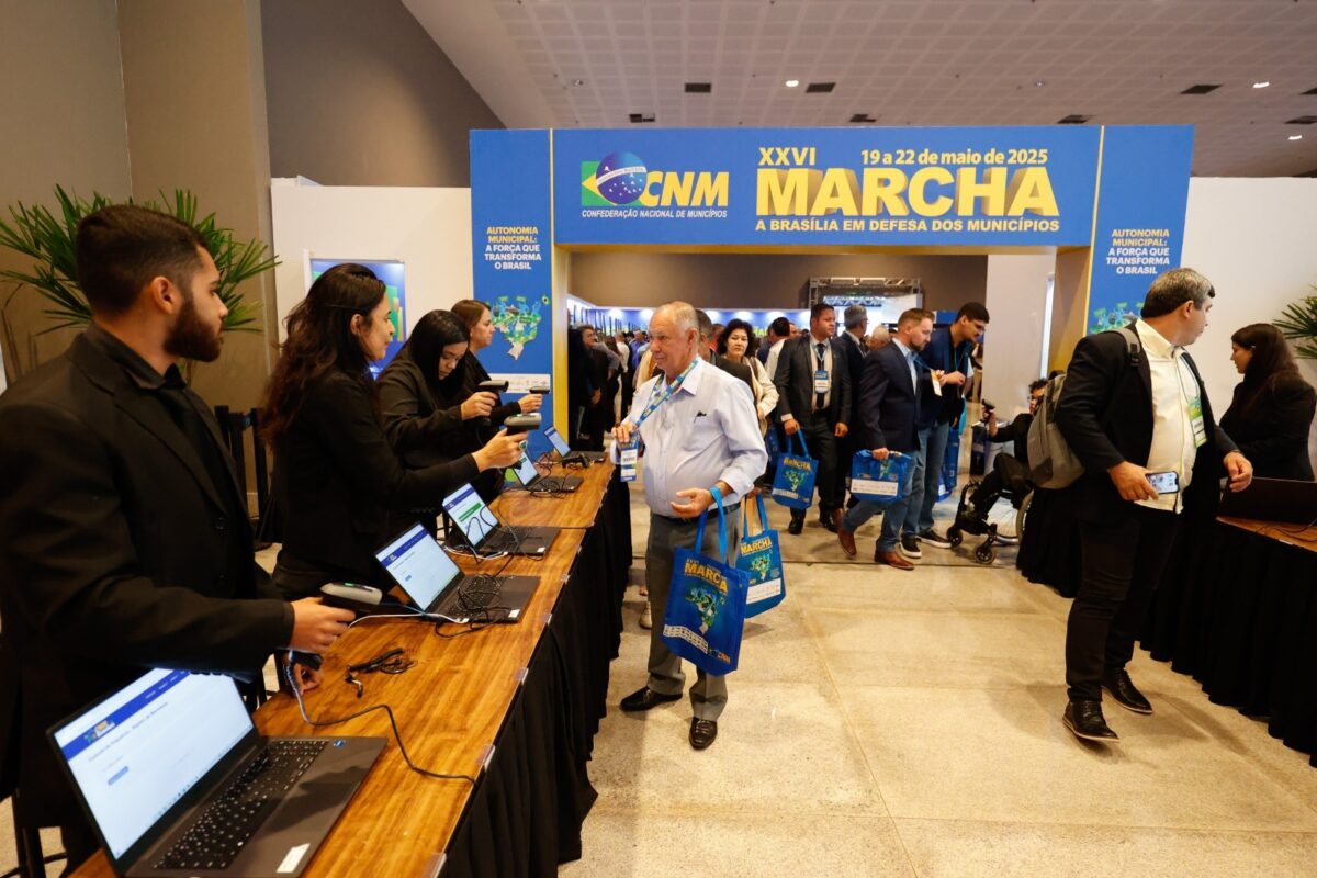 Marcha de prefeitos leva mais de 200 gestores do Amazonas a Brasília