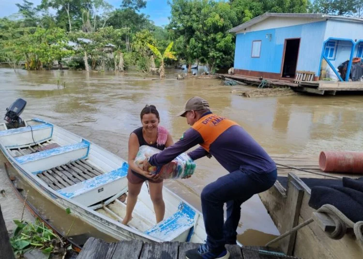 Enchente dos rios põe 23 municípios em emergência no AM