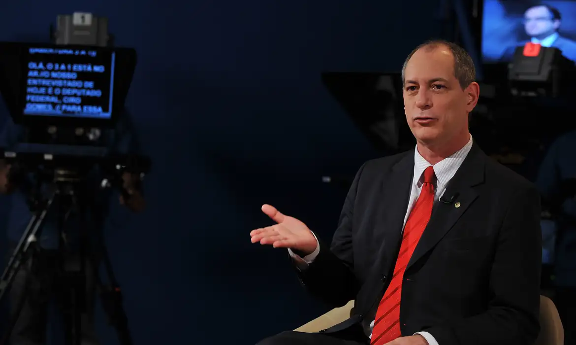 Ciro Gomes é condenado por chamar prefeita de 'assessora para assuntos de cama'