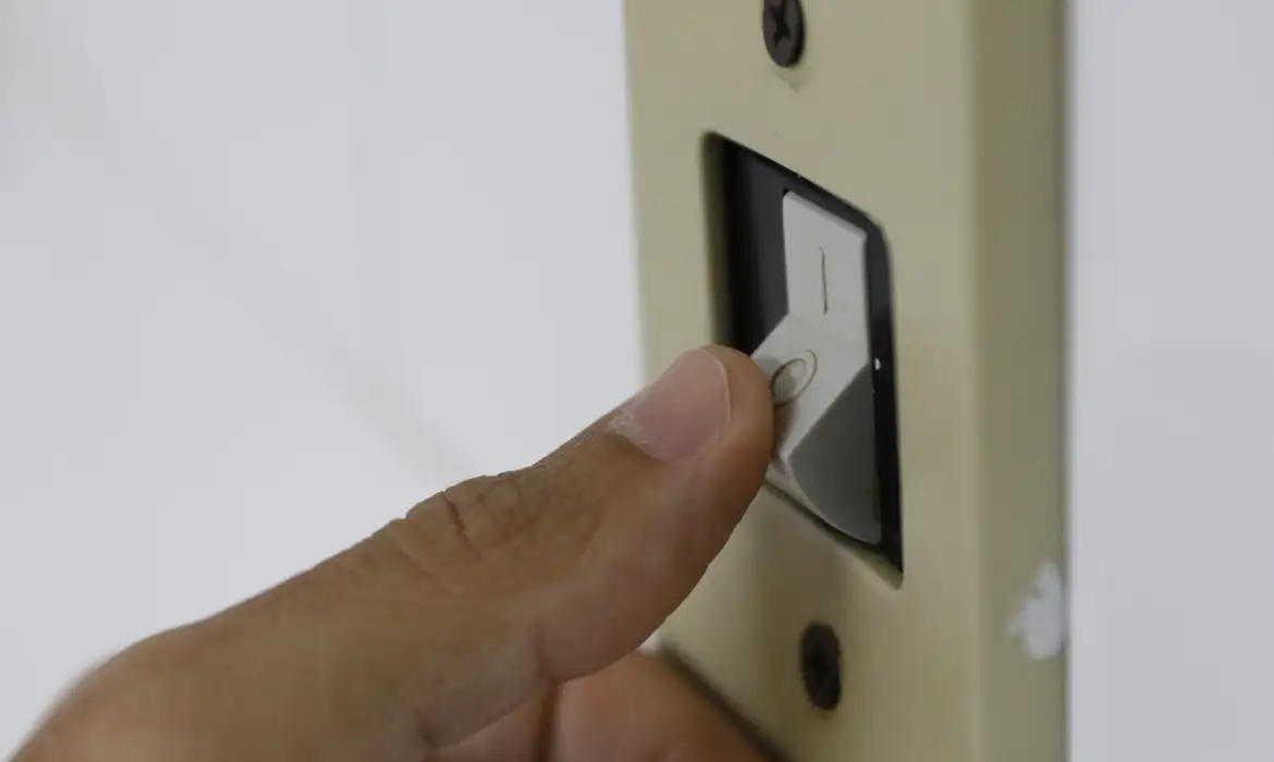 Junho chega com a conta de luz mais cara e acende alerta ao consumidor