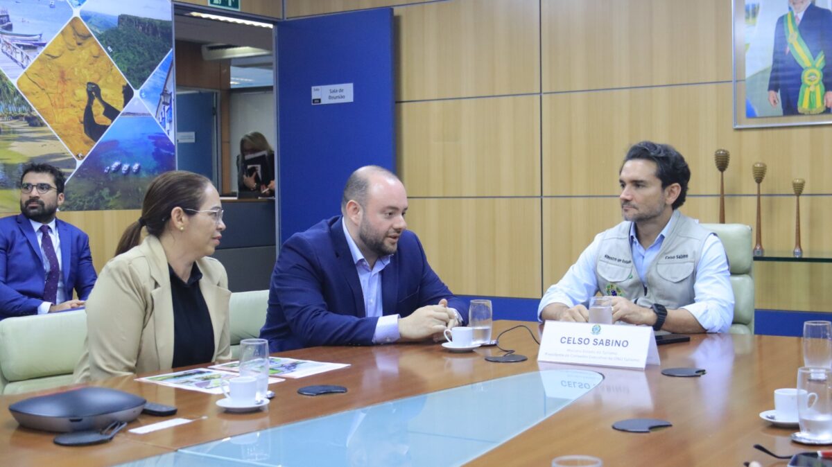 Deputado trata com ministro do turismo em Rio Preto da Eva e Barcelos